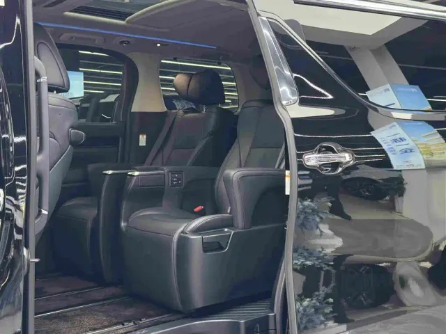 Toyota Vellfire — Фото автомобиля 9