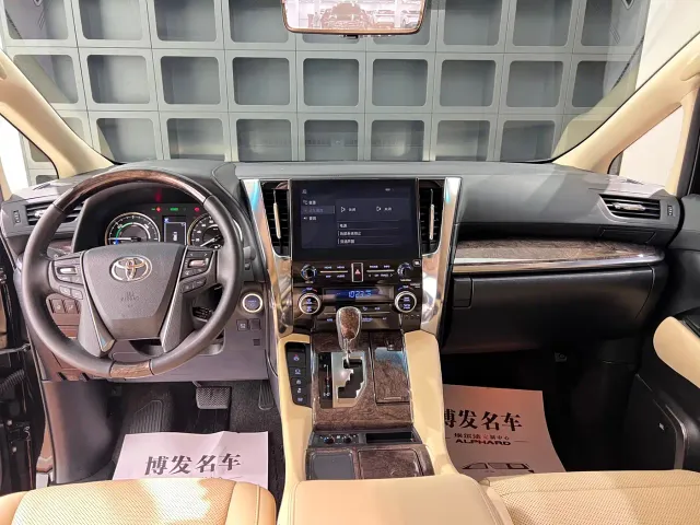 Toyota Vellfire — Фото автомобиля 29