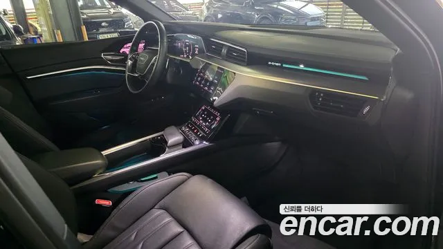 Audi e-tron — Фото автомобиля 20