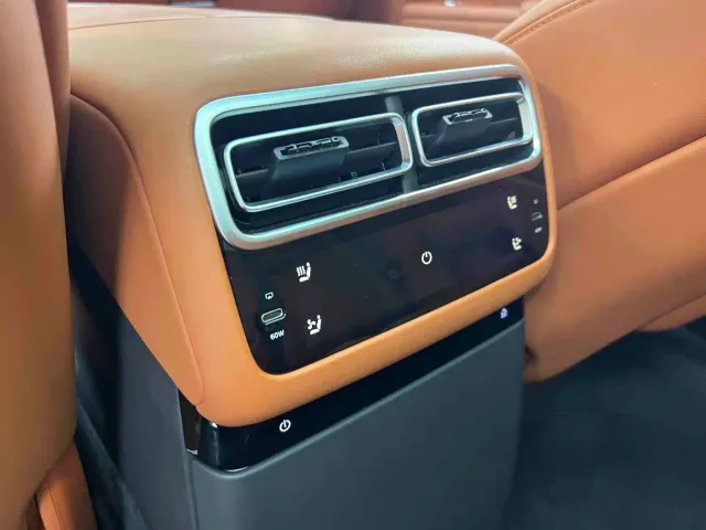 Li Auto L7 — Фото автомобиля 15