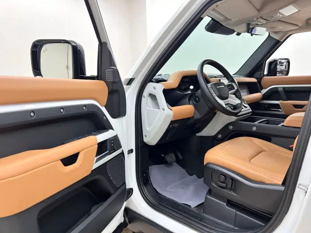 Land Rover Defender — Фото автомобиля 8