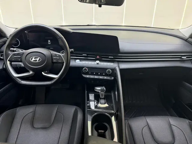 Hyundai Elantra — Фото автомобиля 5
