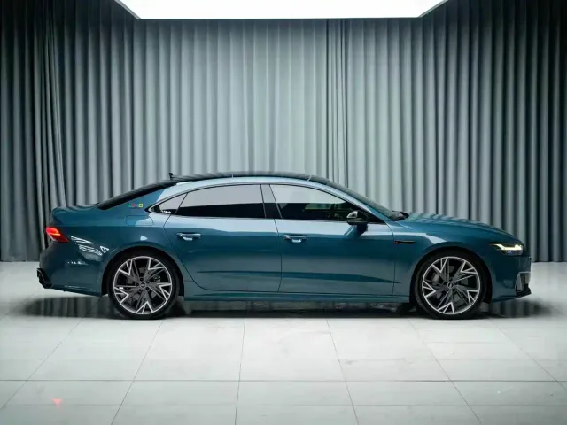 Audi A7L — Фото автомобиля 4