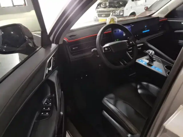 Roewe RX5 — Фото автомобиля 15
