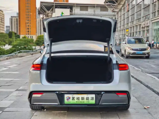 Geely Galaxy E8 — Фото автомобиля 9