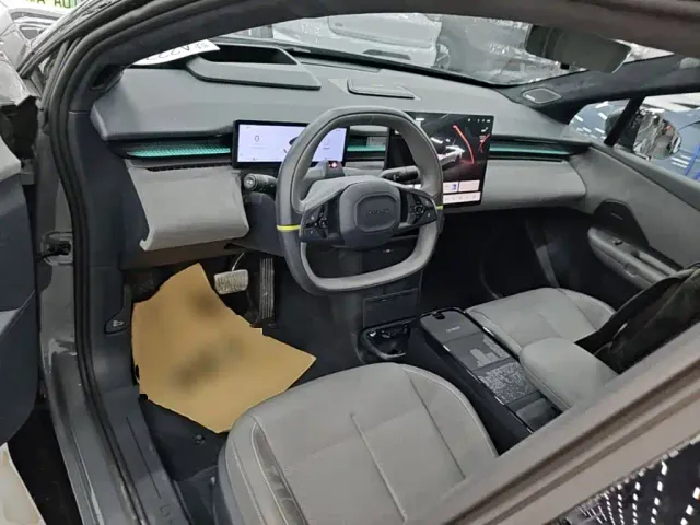 Lynk & Co Z20 — Фото автомобиля 9