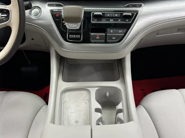Roewe iMAX8 — Фото автомобиля 28