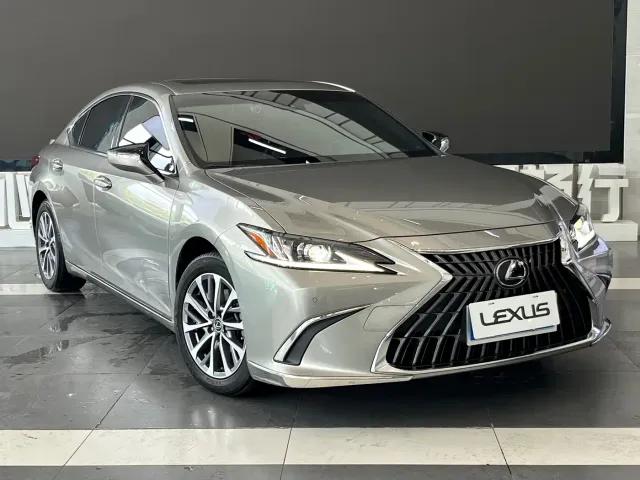 Lexus ES — Фото автомобиля 3