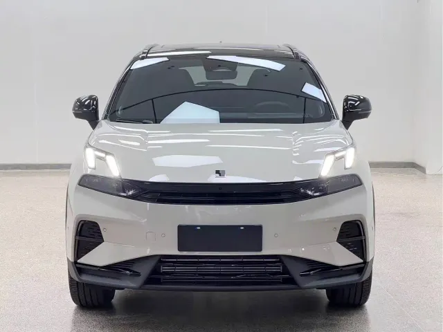 Lynk & Co 06 — Фото автомобиля 2