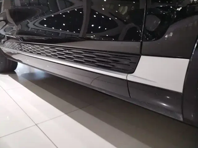 Hongqi E-HS9 — Фото автомобиля 20