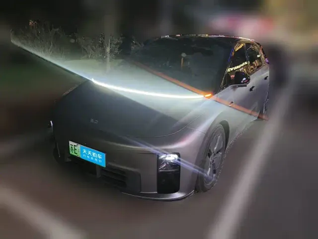 Фотография автомобиля — Li Auto i6