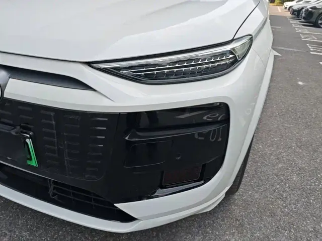 Audi Q6L e-tron — Фото автомобиля 23