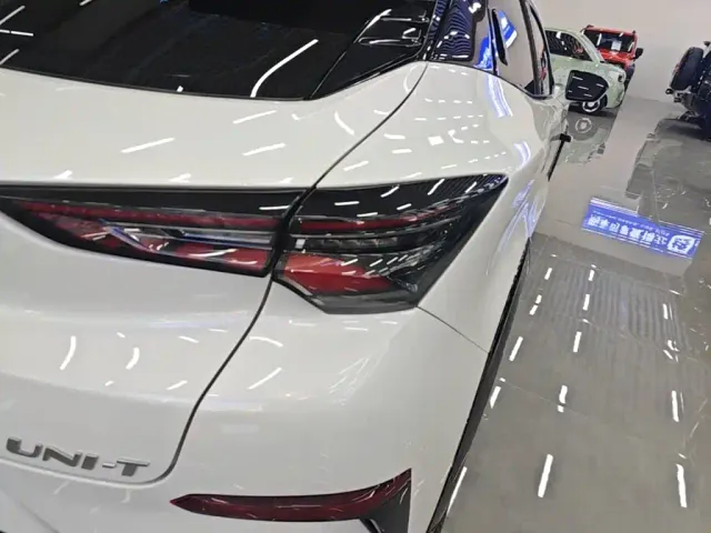 Changan UNI-T — Фото автомобиля 7