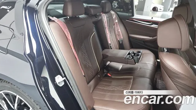 BMW 5-Series — Фото автомобиля 12