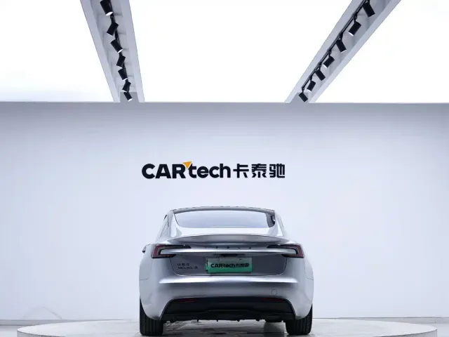 Tesla Model 3 — Фото автомобиля 9