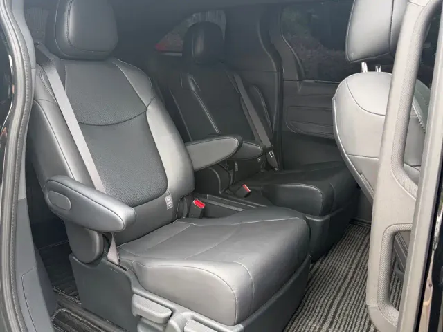 Toyota Granvia — Фото автомобиля 12