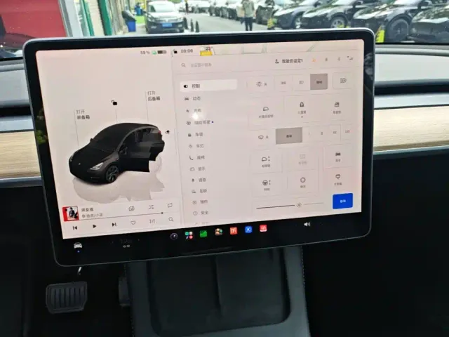 Tesla Model Y — Фото автомобиля 12