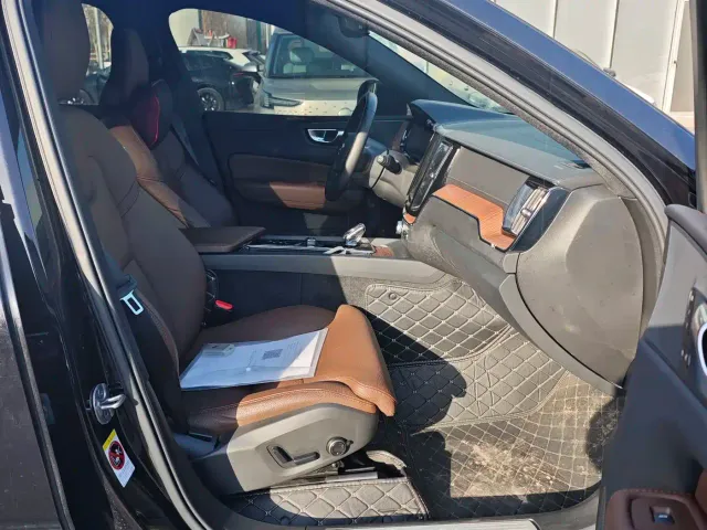 Volvo XC60 — Фото автомобиля 11
