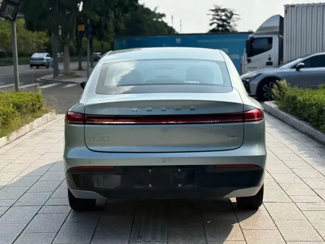 Roewe D6 — Фото автомобиля 4