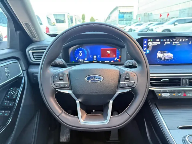 Ford Explorer — Фото автомобиля 9