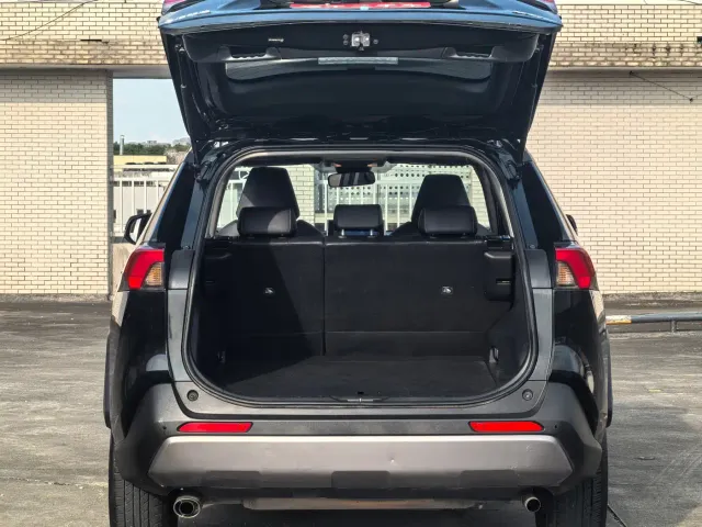 Toyota RAV4 — Фото автомобиля 11