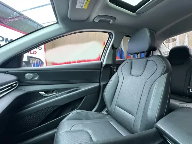 Hyundai Elantra — Фото автомобиля 16