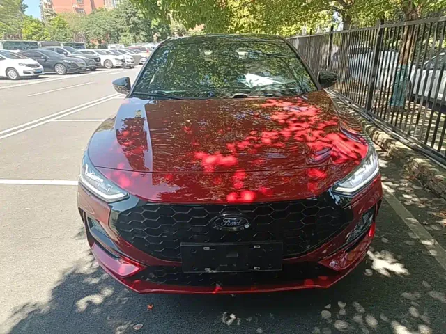 Ford Focus — Фото автомобиля 2