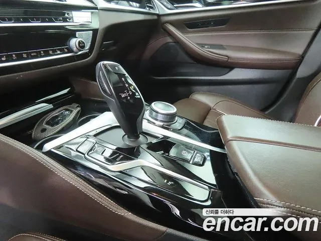BMW 5 Series G30 — Фото автомобиля 11