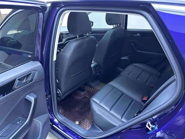 Volkswagen T-Roc — Фото автомобиля 9