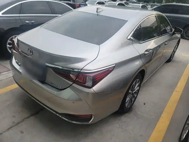 Lexus ES — Фото автомобиля 6