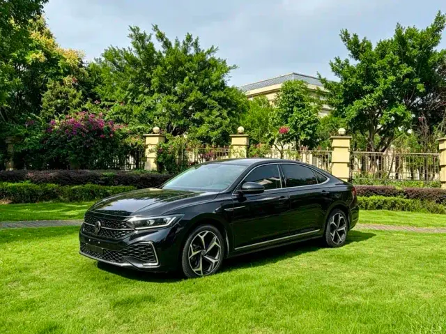 Фотография автомобиля — Volkswagen Passat