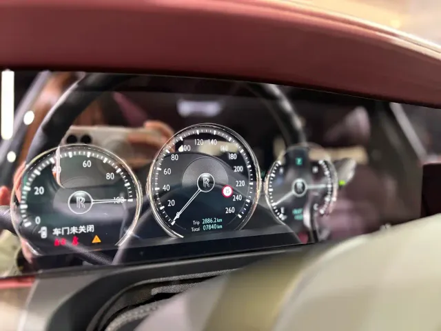 Rolls-Royce Ghost — Фото автомобиля 12