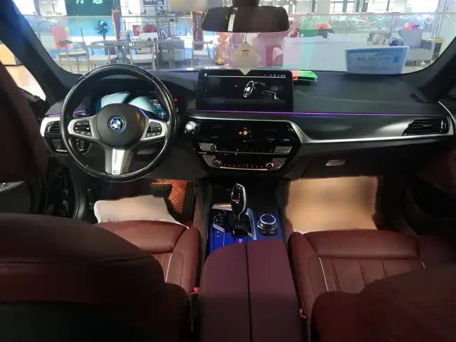 BMW 5 Series — Фото автомобиля 11