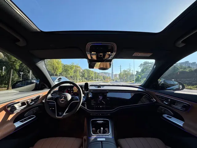 Mercedes-Benz E-Class — Фото автомобиля 12