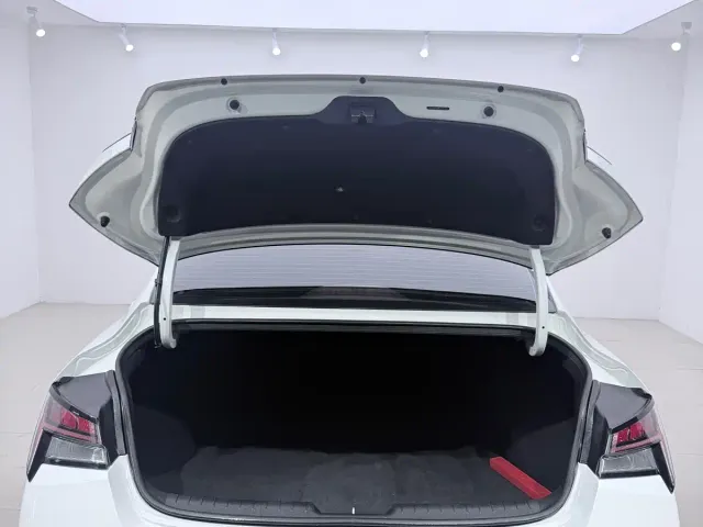 Hyundai Elantra — Фото автомобиля 15