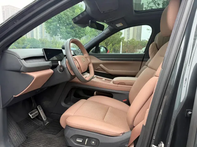 Nio ES8 — Фото автомобиля 9