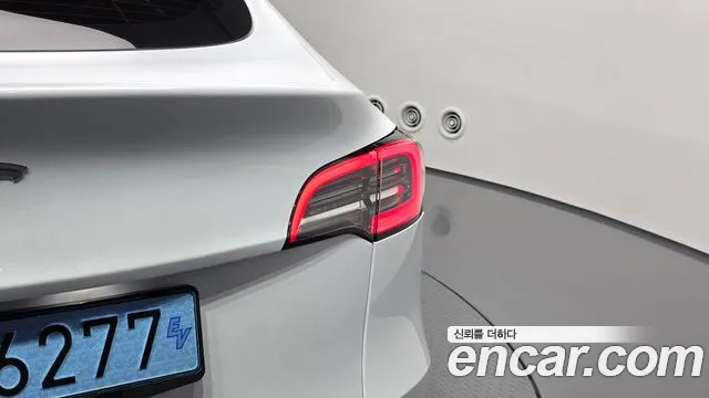 Tesla Model Y — Фото автомобиля 23