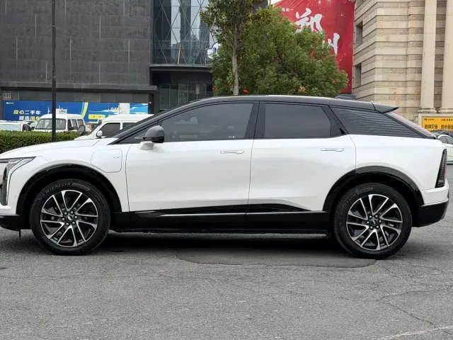 Cadillac Optiq — Фото автомобиля 7