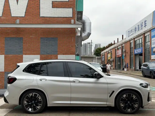 BMW iX3 — Фото автомобиля 7