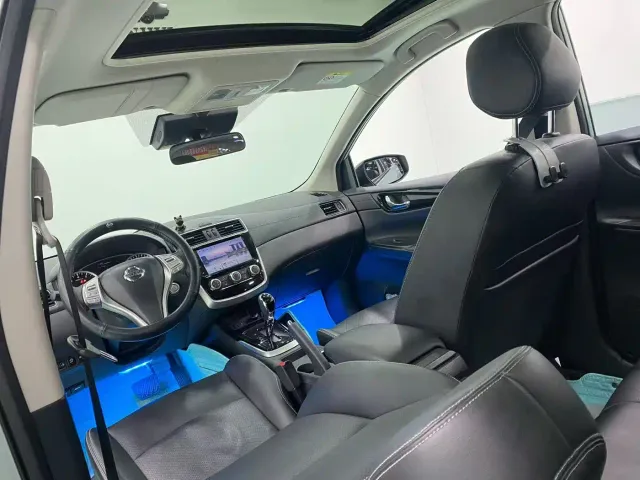Nissan Tiida — Фото автомобиля 6