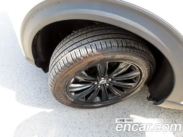 Ford Explorer — Фото автомобиля 20