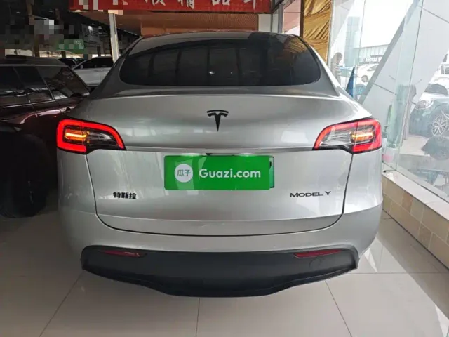 Tesla Model Y — Фото автомобиля 5