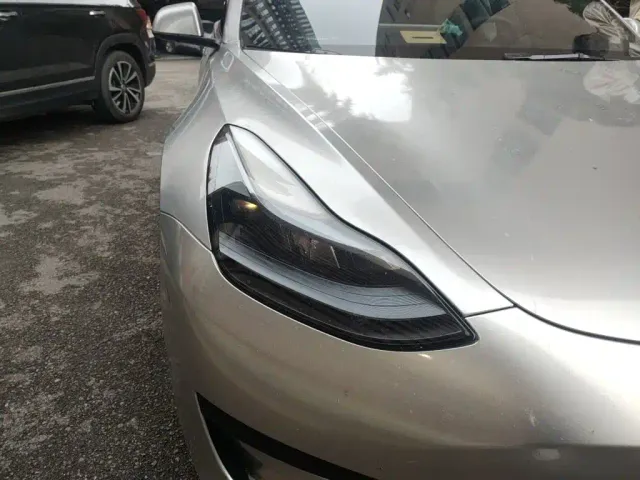 Tesla Model 3 — Фото автомобиля 7