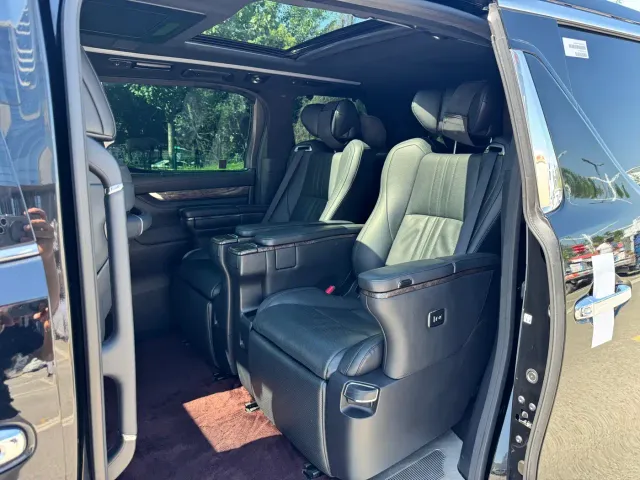 Toyota Vellfire — Фото автомобиля 10