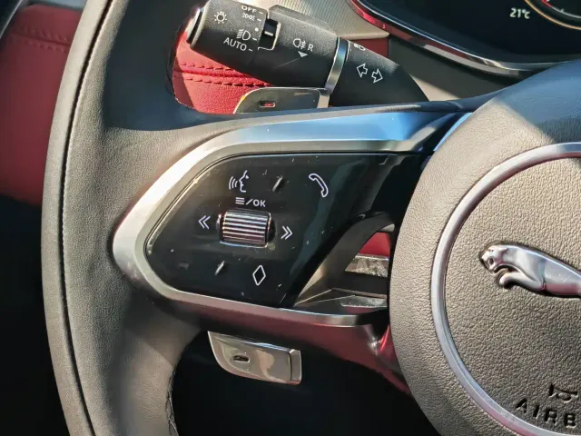 Jaguar F-Pace — Фото автомобиля 12