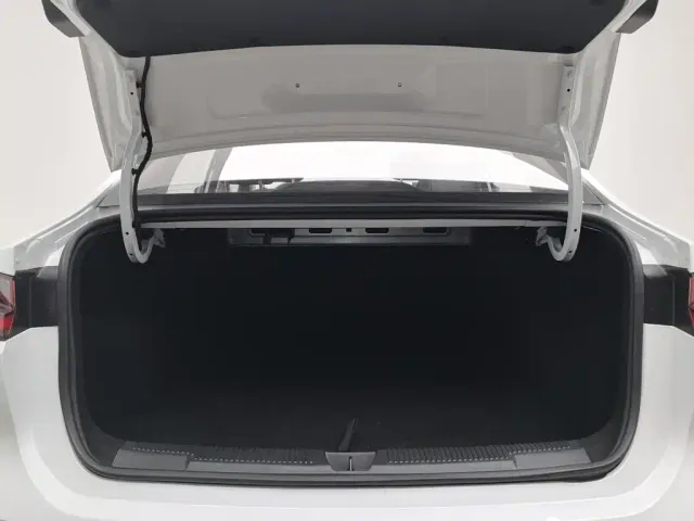 Roewe i5 — Фото автомобиля 16