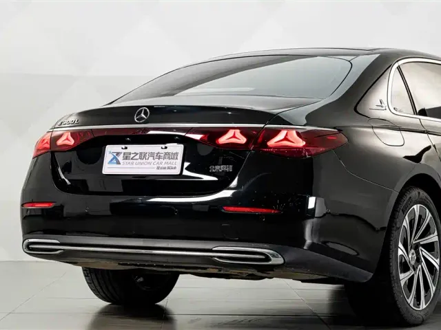 Mercedes-Benz E-Class — Фото автомобиля 7