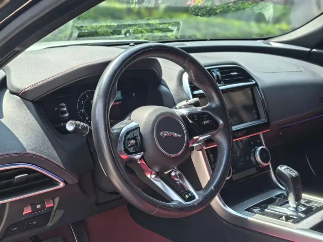 Jaguar XEL — Фото автомобиля 8