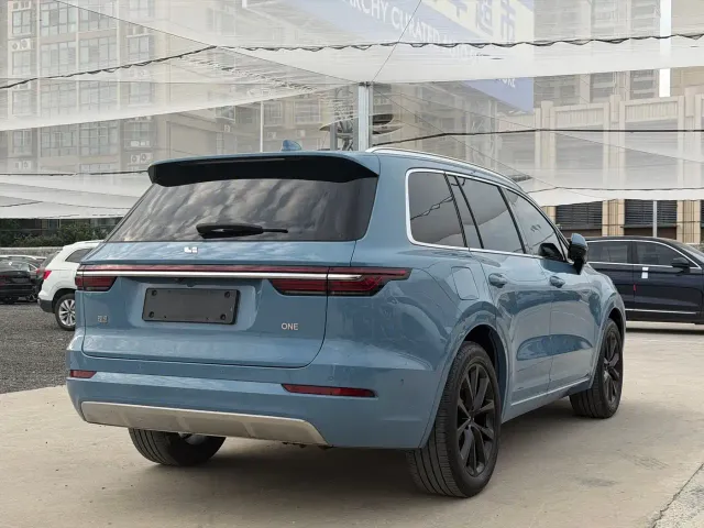 Li Auto ONE — Фото автомобиля 4