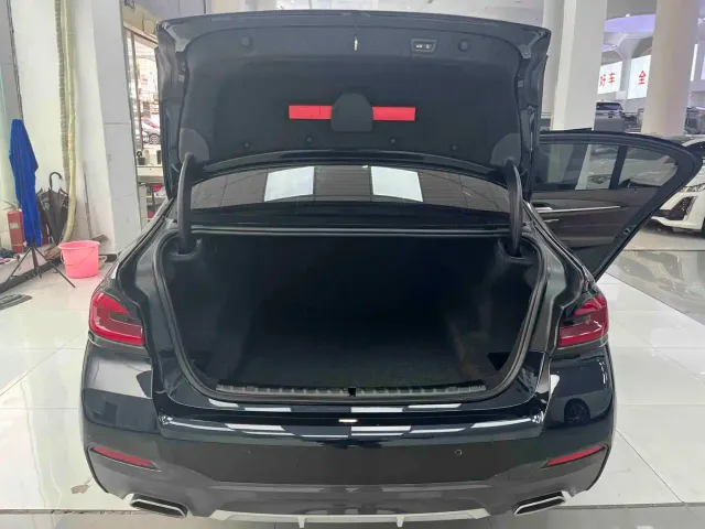 BMW 5 Series — Фото автомобиля 15